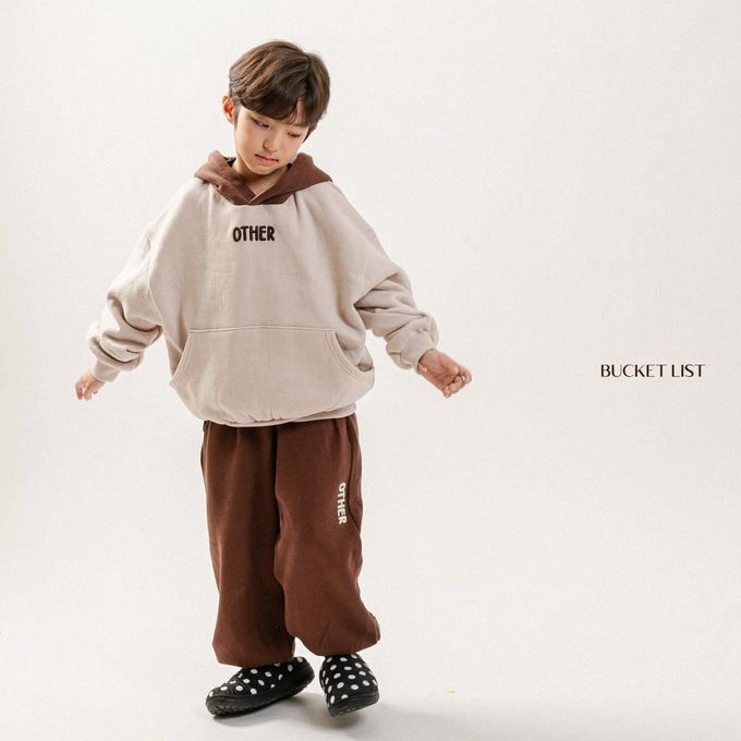 韓國 BUCKET LIST - (內磨毛)鬆緊腰OTHER刺繡縮口褲-深藍