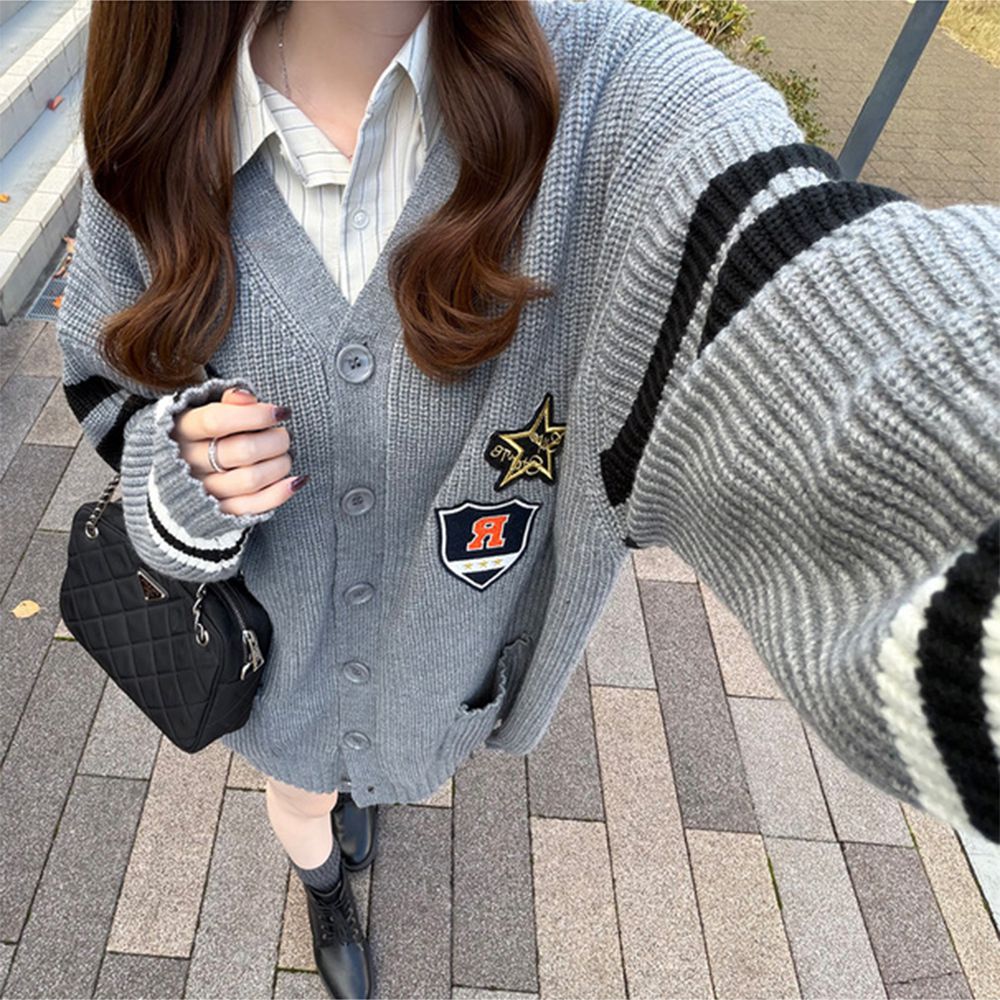 學園風徽章粗針織V領開襟外套-灰 (F)