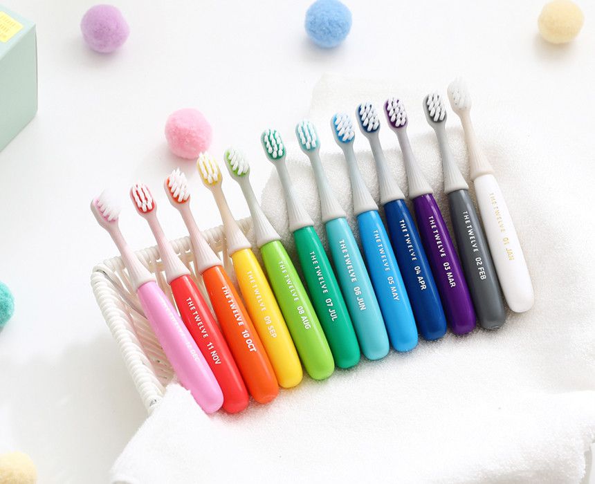 橡膠刷頭，很有彈性！適合剛學習刷牙、還不太會控制力道的孩子使用～ 可以避免不熟悉操作，刷得太大力導致流血