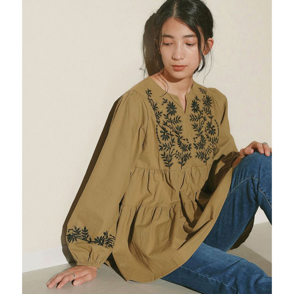 日本 Bou Jeloud - 配色刺繡蛋糕長袖上衣-卡其