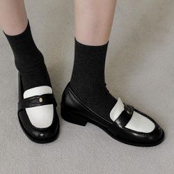 韓國 SAPPUN - 品牌金飾點綴矮跟樂福鞋-白X黑 (跟高3cm-尺寸23.5)