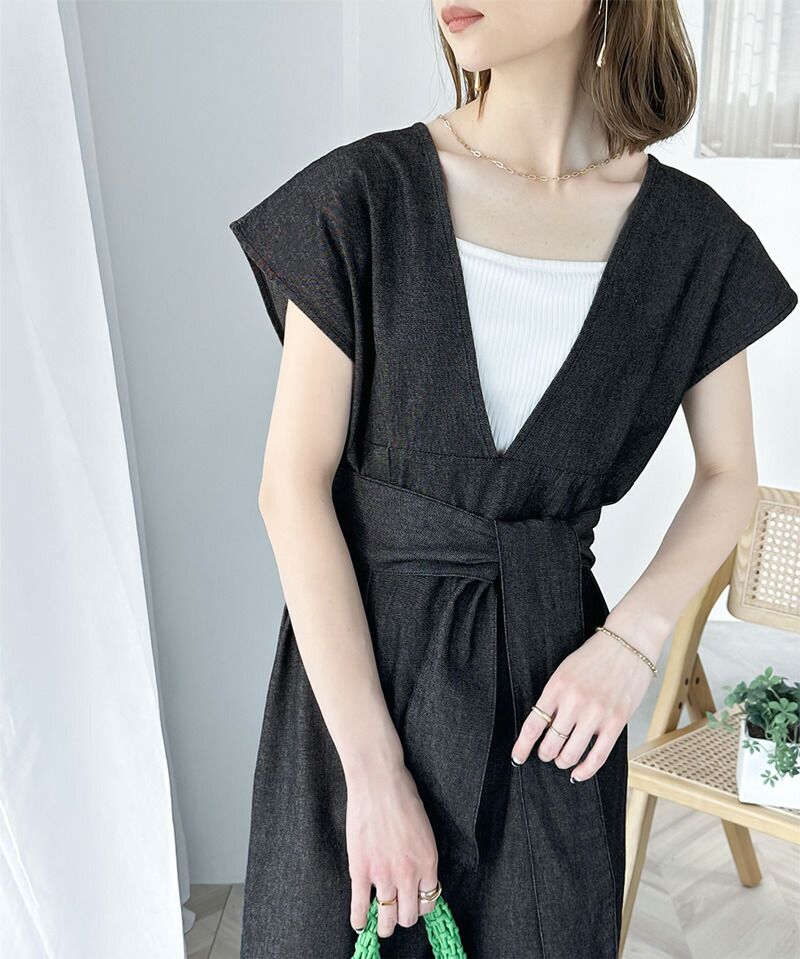 日本 Classical Elf - 丹寧前綁帶V領設計背心裙-黑