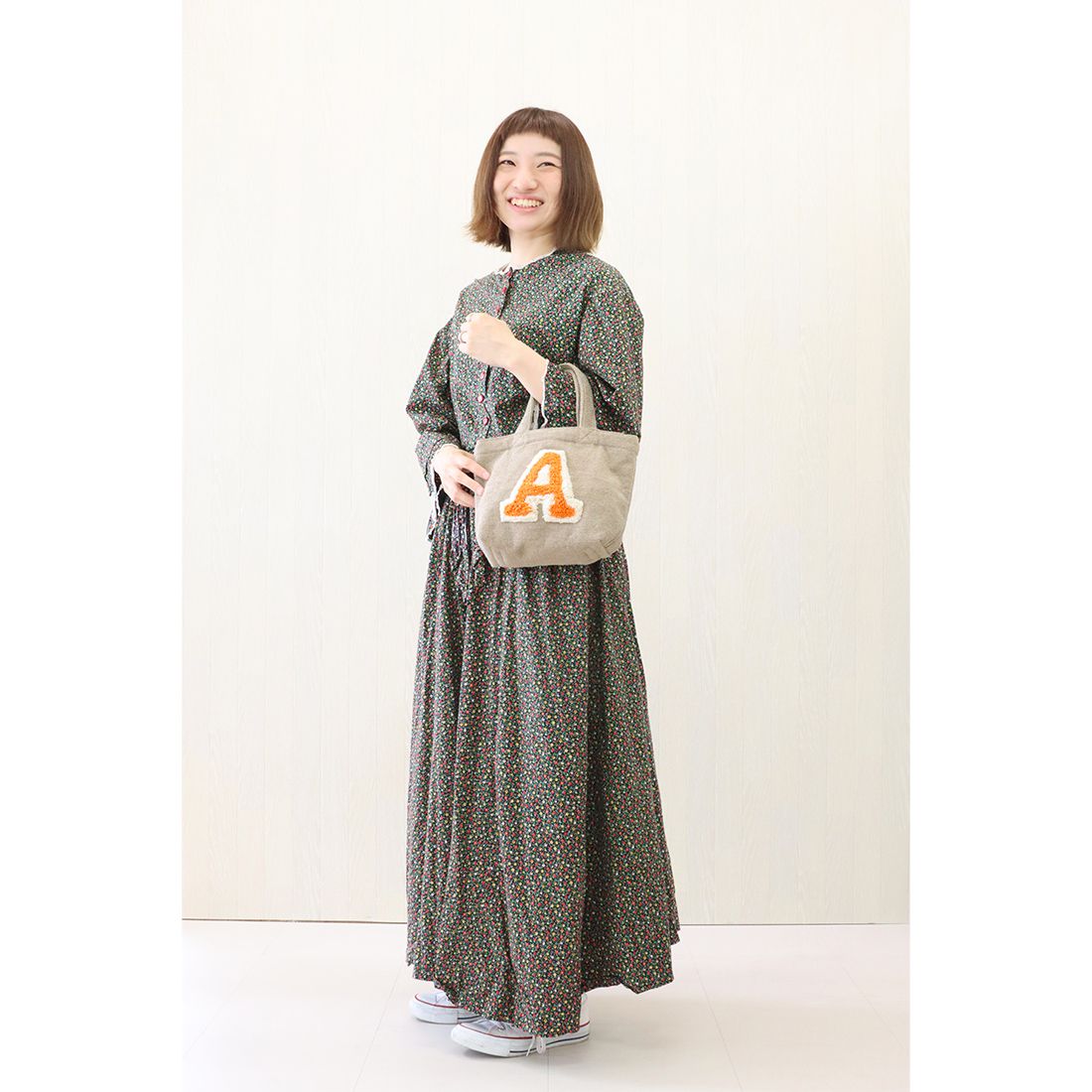 日本 TOMO - 毛茸茸英文字母刺繡帆布包-S-暖黃 (29×21×D10cm)