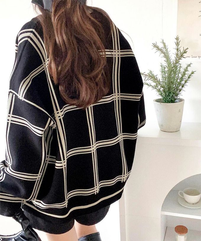 日本 Classical Elf - 歐風大格紋落肩針織外套-黑
