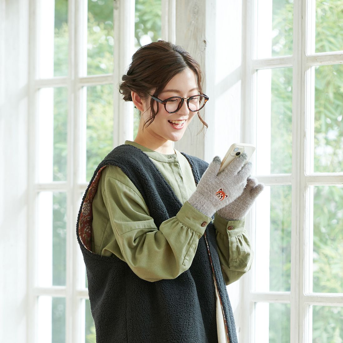 日本 TOMO - 大人可觸控短絨保暖手套-小浣熊-淺灰