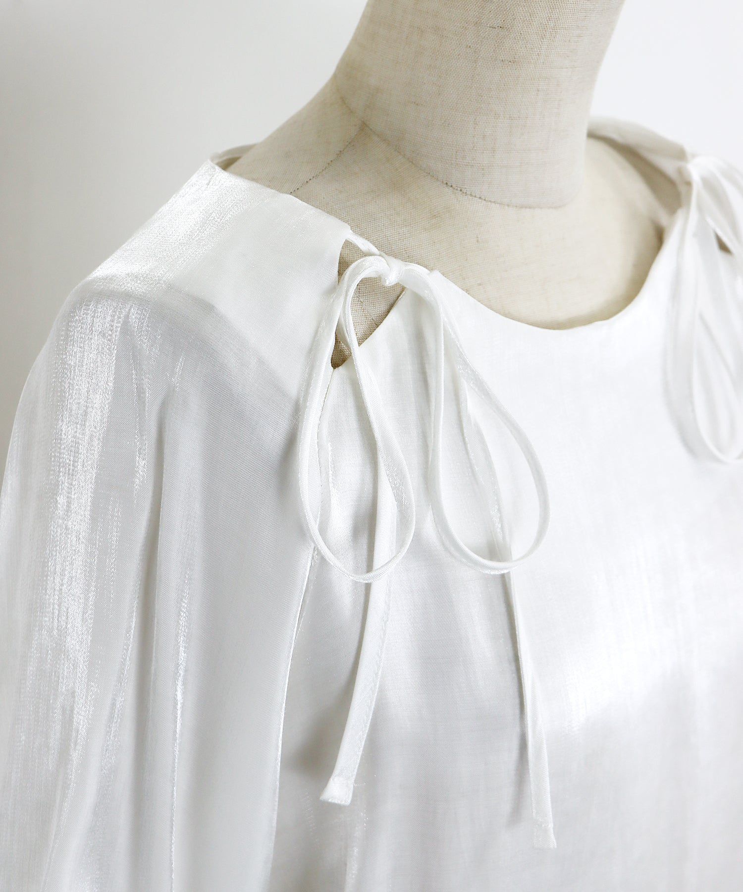 日本 BLUE EAST - 柔美前綁帶薄長袖上衣-黑