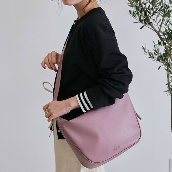 日本 LIZDAYS - 柔滑簡約休閒單肩側背包-煙燻粉 (23x28cm(開口處37.5cm))