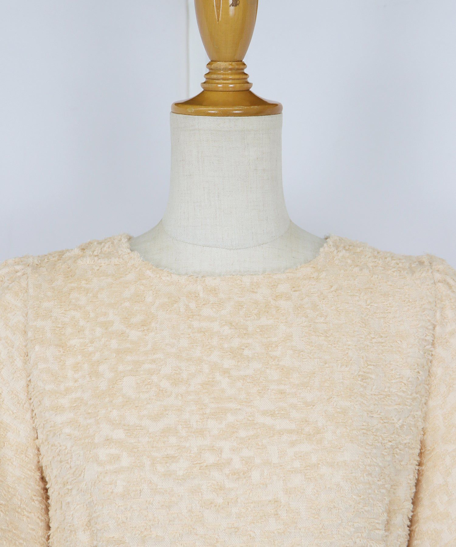 日本 BLUE EAST - 時尚抽鬚後綁帶泡泡袖洋裝-米杏