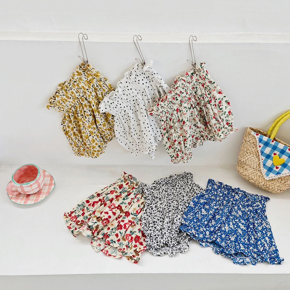 腰鬆緊休閒碎花燈籠短褲-小碎花-黑+白