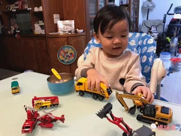 銅板價【擬真合金車】車車控寶千萬別錯過！