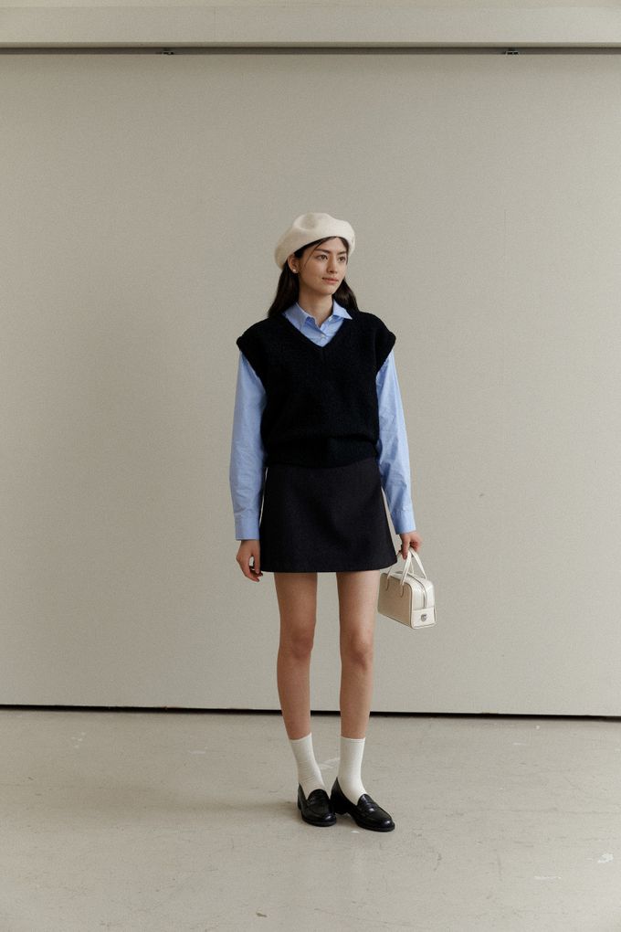 韓國女裝連線 - 極簡V領羊毛背心上衣-黑 (FREE)