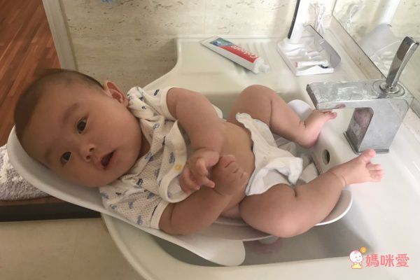 BabeCosset 多功能洗屁架，終結媽咪的腰痠背痛！