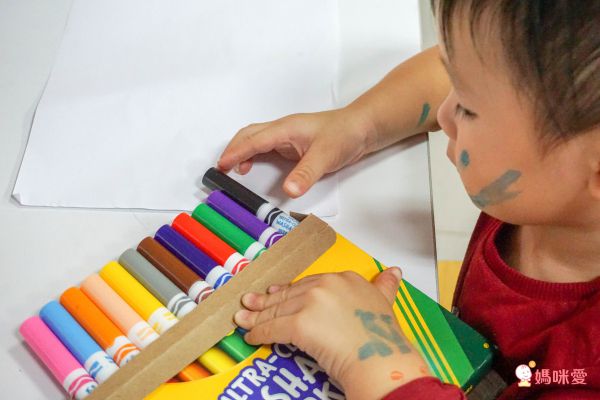 幫芭比製作獨一無二的裙子 ❤ 可重複製作～超好玩！