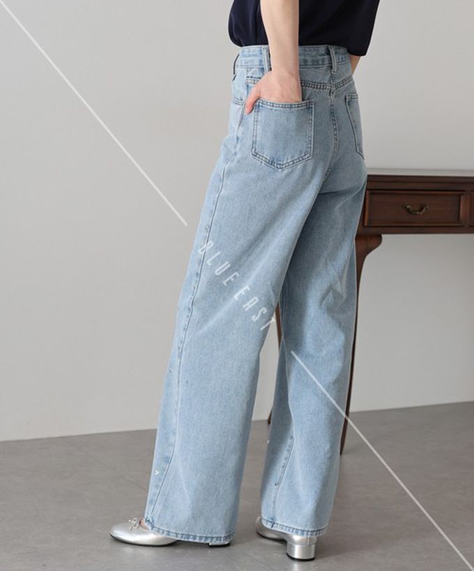 日本 BLUE EAST - 滿版愛心鉚釘高腰丹寧寬褲-淺藍