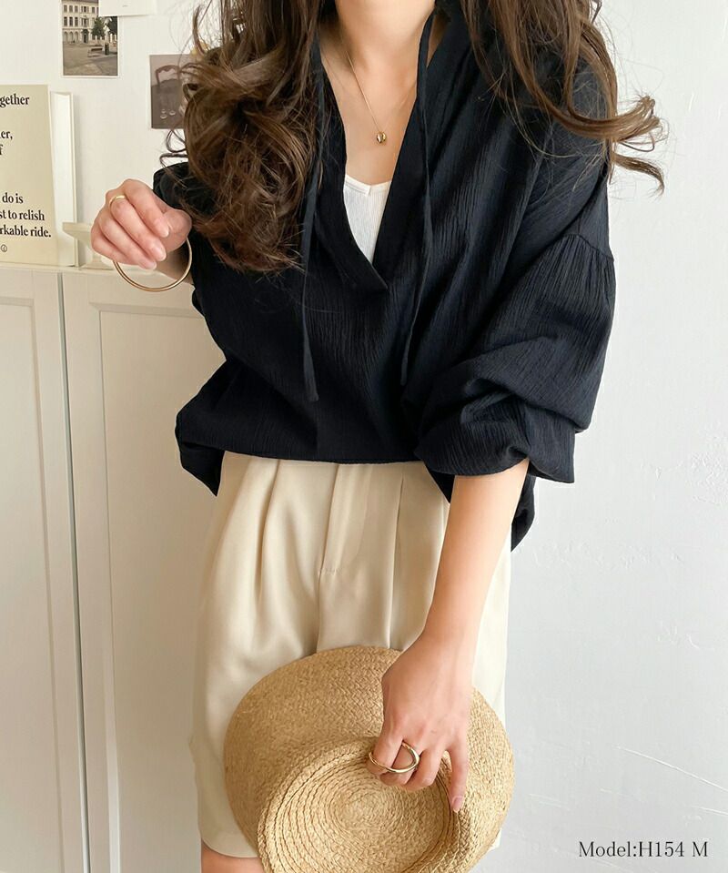 日本 Classical Elf - 溫柔感楊柳細摺綁帶長袖上衣-淺灰棕