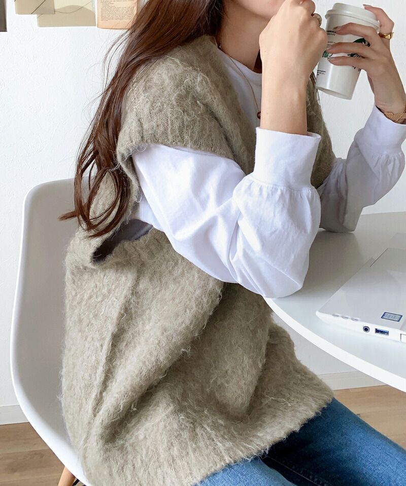 日本 Classical Elf - V領輕量柔軟毛絨穿搭背心-灰棕