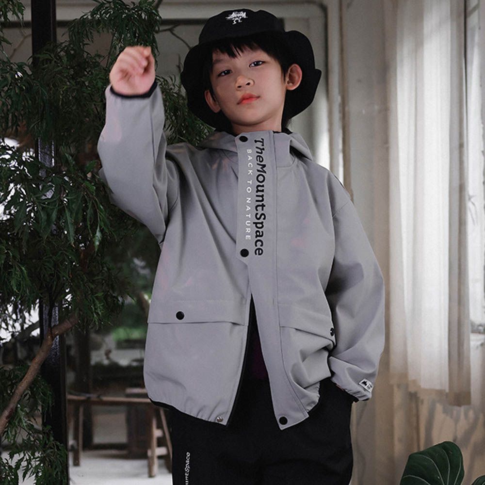 防潑水薄刷絨立領防風連帽外套-文字印花-灰色