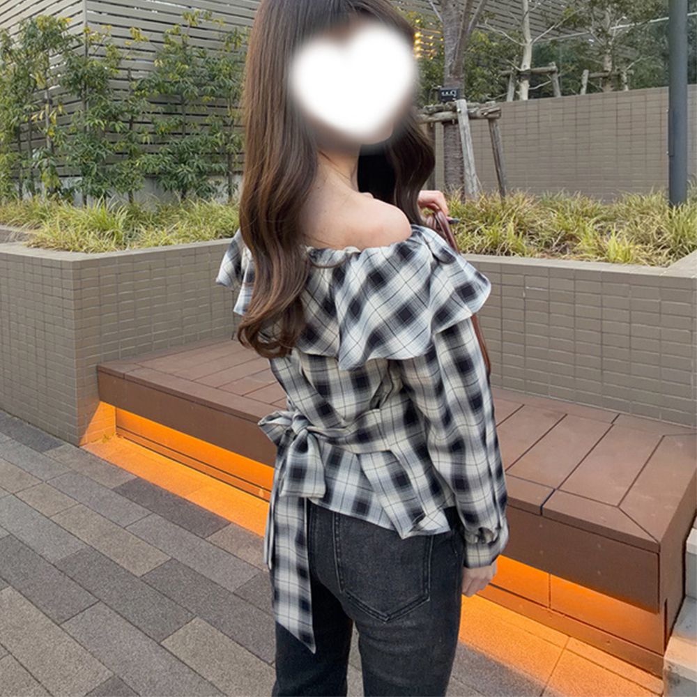 俏麗荷葉露肩後綁帶格紋襯衫-黑白 (F)