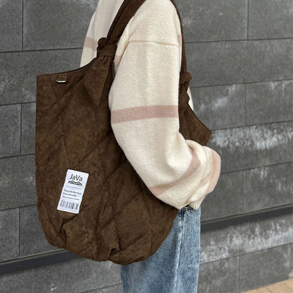 Java 菱格麂皮大容量扭結肩背包-咖啡