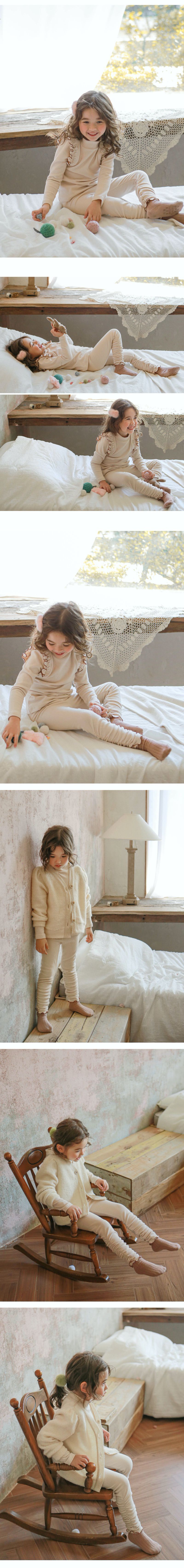 韓國 Puellaflo - 浪漫荷葉壓紋長袖上衣-米杏