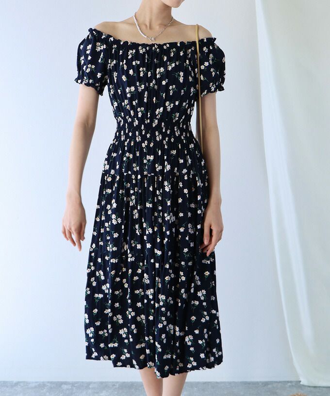 日本 BLUE EAST - 絕美平口縮腰泡泡袖洋裝-碎花-藍