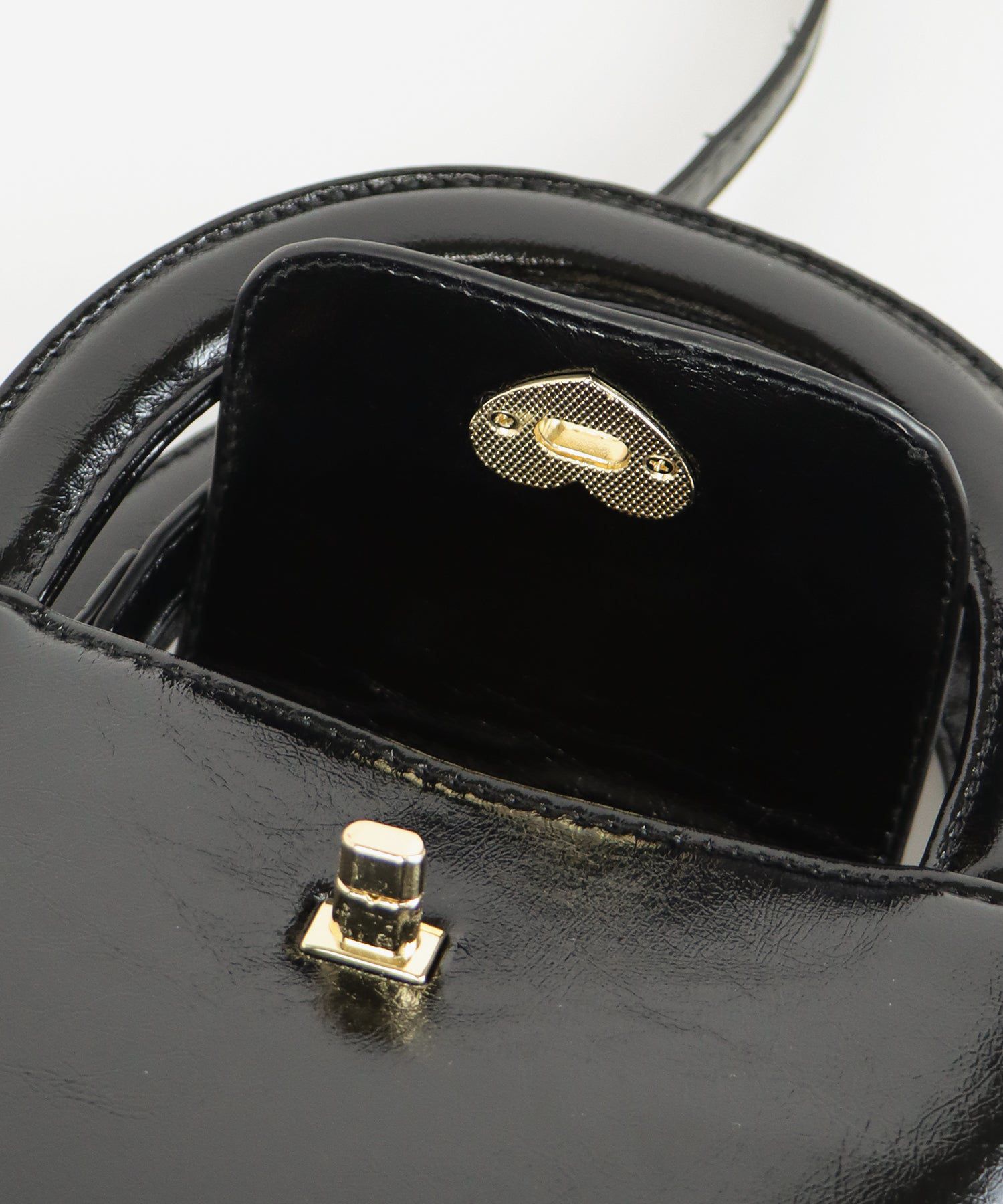 日本 BLUE EAST - 2WAY愛心金釦皮革肩背包-黑