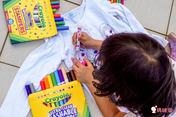 幫芭比製作獨一無二的裙子 ❤ 可重複製作～超好玩！