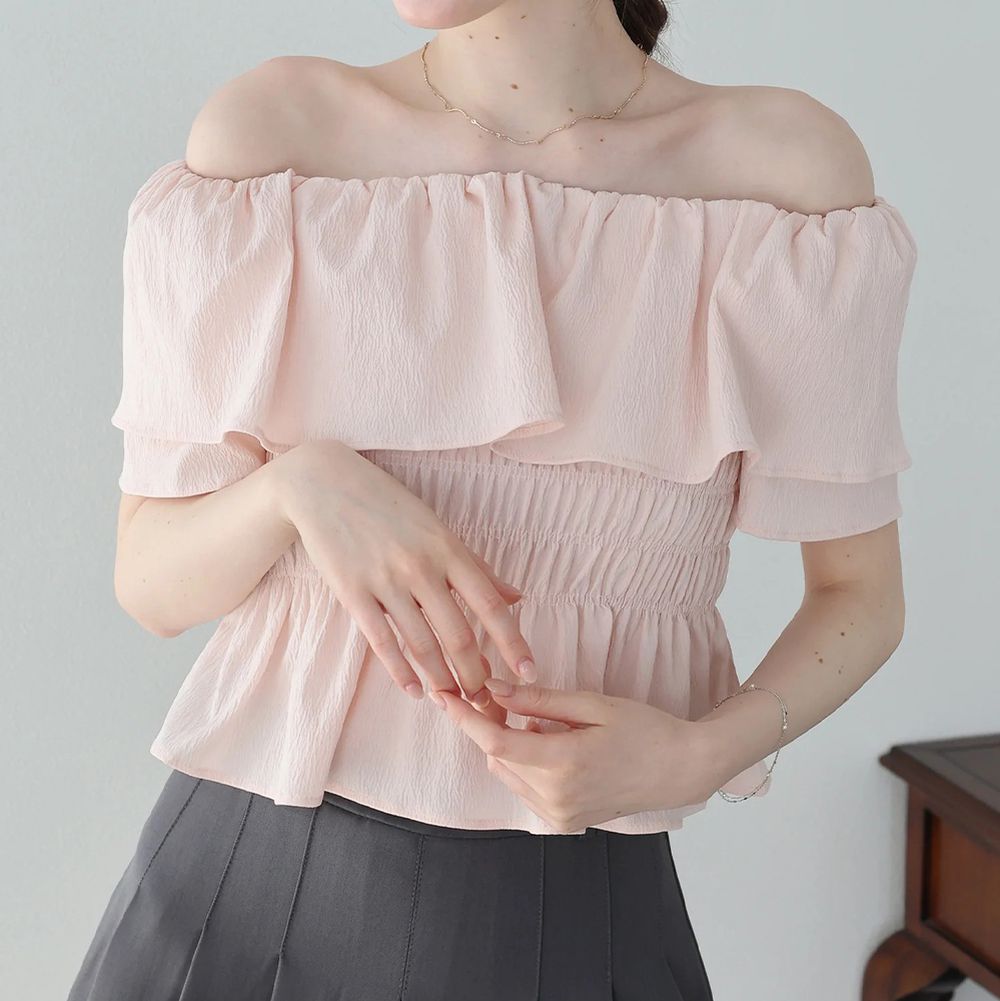 輕透甜美荷葉束腰一字領短袖上衣-粉紅