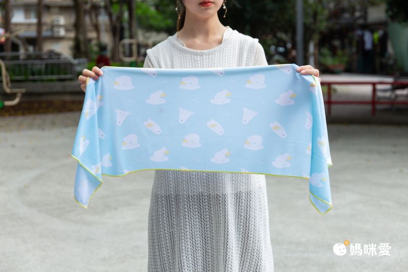 日本 LIV HEART - 抗UV水涼感巾(附收納袋)-檸檬企鵝 (30x100cm)