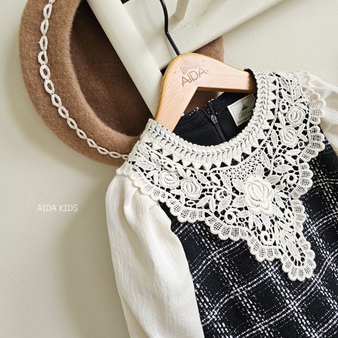 韓國 AIDA - 鏤空雕花編織拼接長袖洋裝-奶茶