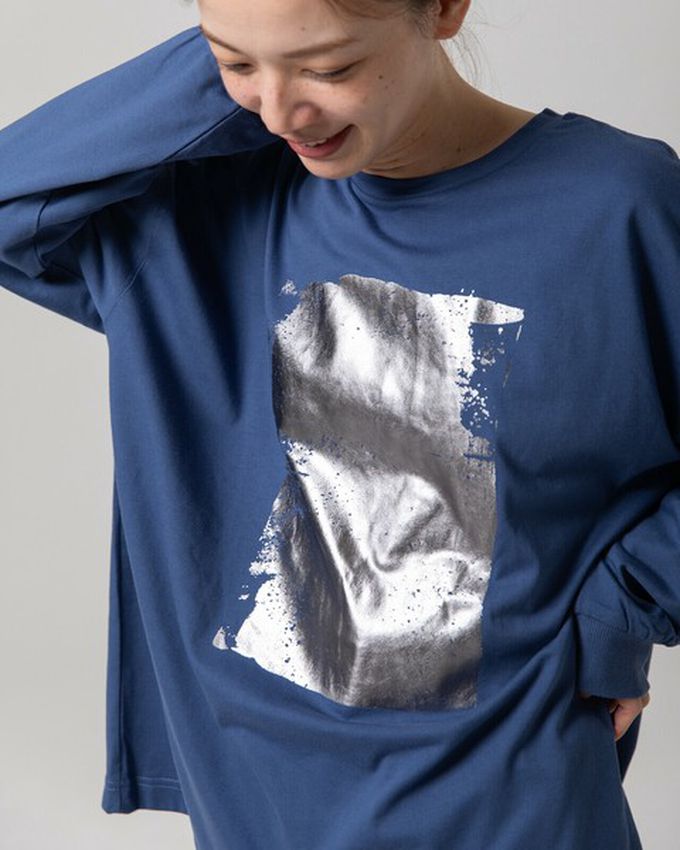 日本 gleam - 燙金時尚光澤廓形寬版長袖上衣-炭黑x銀