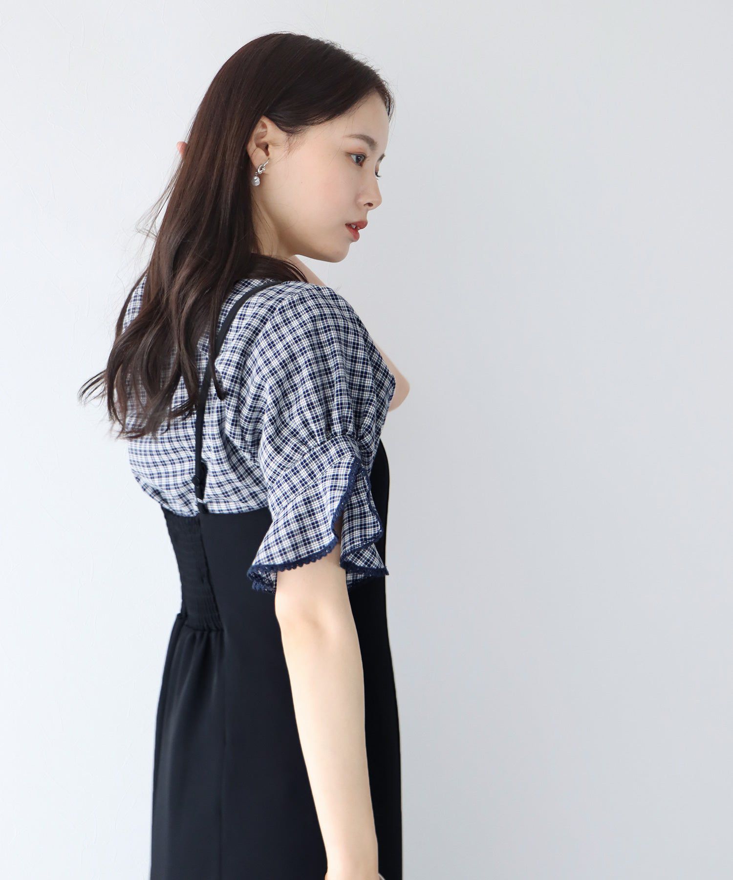 日本 BLUE EAST - 圓領小格紋荷葉五分袖上衣-水藍