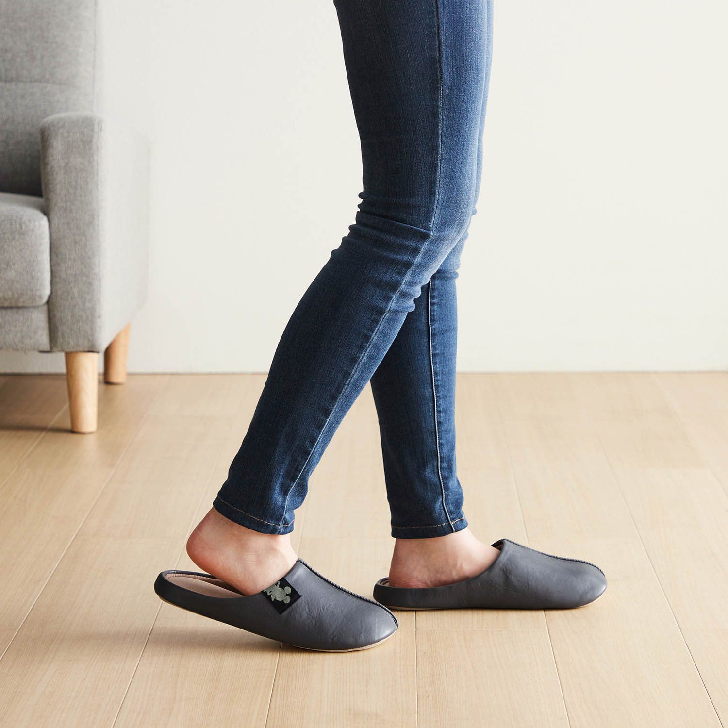 日本千趣會 - 迪士尼 麵包型室內拖鞋-簡約米奇