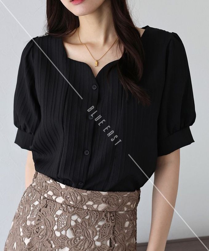 日本 BLUE EAST - 韓國製 心型領細緻泡泡短袖襯衫-煙燻藍