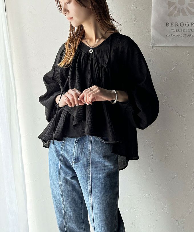 日本 Classical Elf - 清新飄逸不對稱荷葉長袖上衣-淺杏