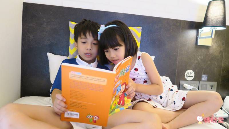 《嘎嘎的光照書》照光就能看見身體器官