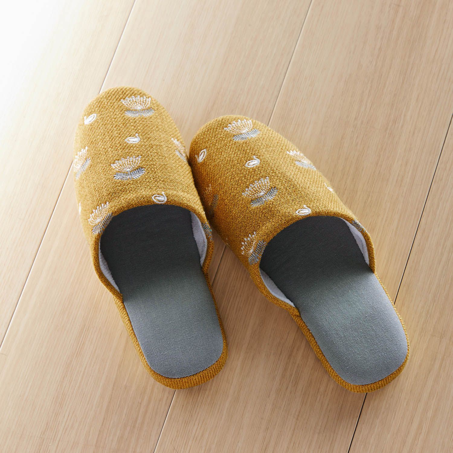 日本千趣會 - 北歐風 棉麻刺繡舒適室內拖-花朵-米