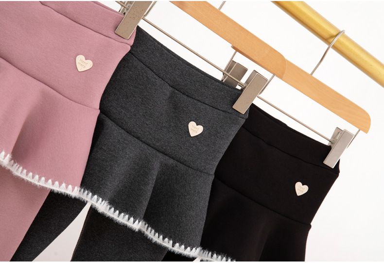 FANMOU - 加絨加厚保暖內搭褲裙-小小愛心-黑色