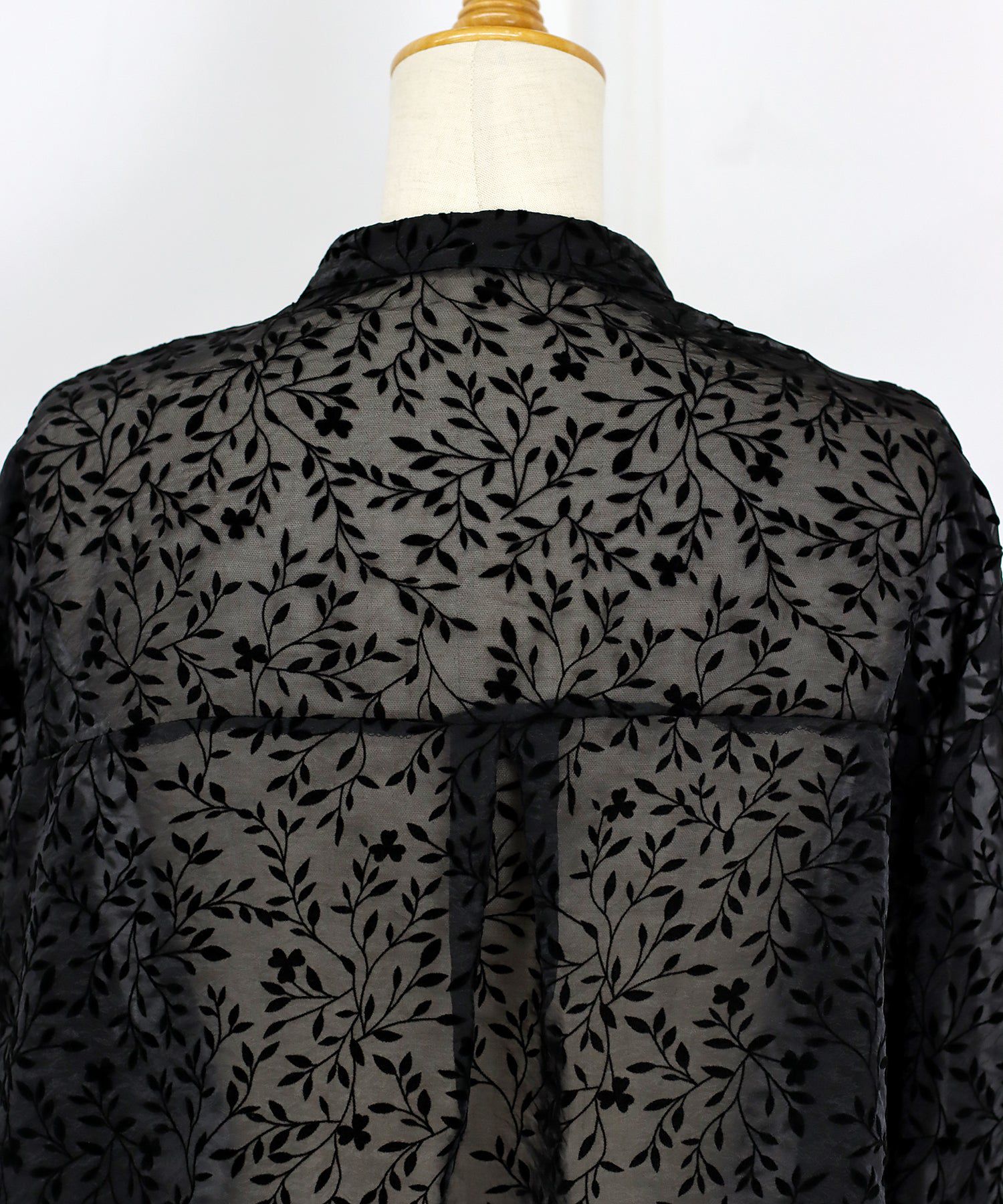 日本 BLUE EAST - 優雅透感植物紋長袖襯衫-黑