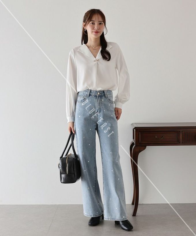 日本 BLUE EAST - 魅力珍珠扣造型V領長袖襯衫-白