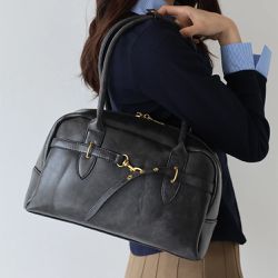 日本 BLUE EAST - 復古風皮帶造型波士頓肩背包-黑