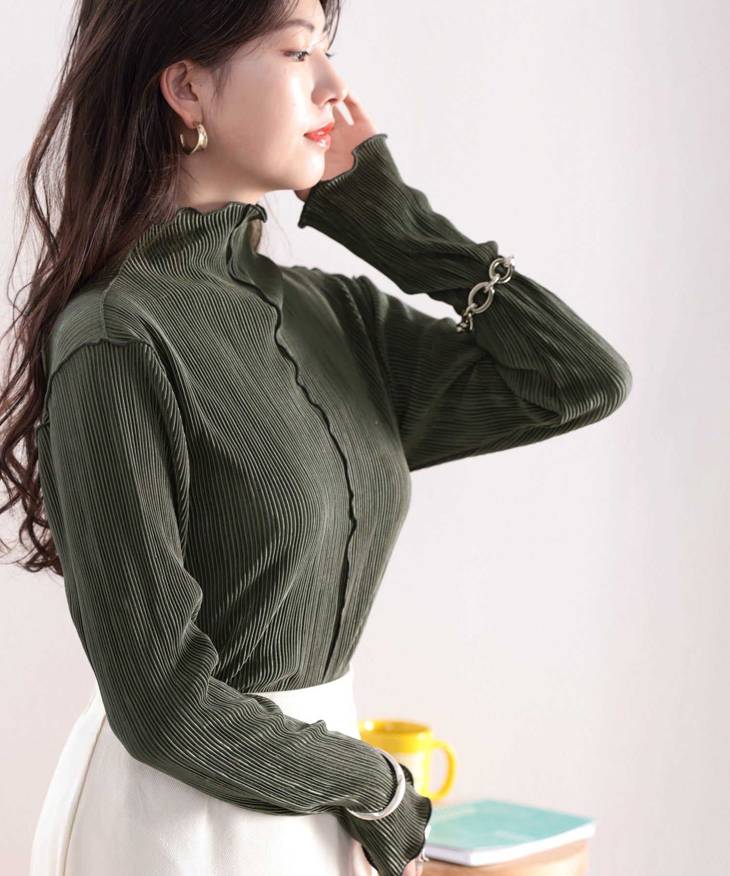 日本 Classical Elf - 光澤感木耳邊薄長袖上衣-酪梨綠