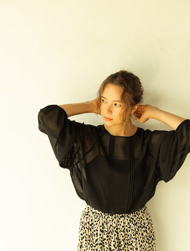 日本 fifth - 立體線條透膚薄紗澎澎七分袖上衣-白