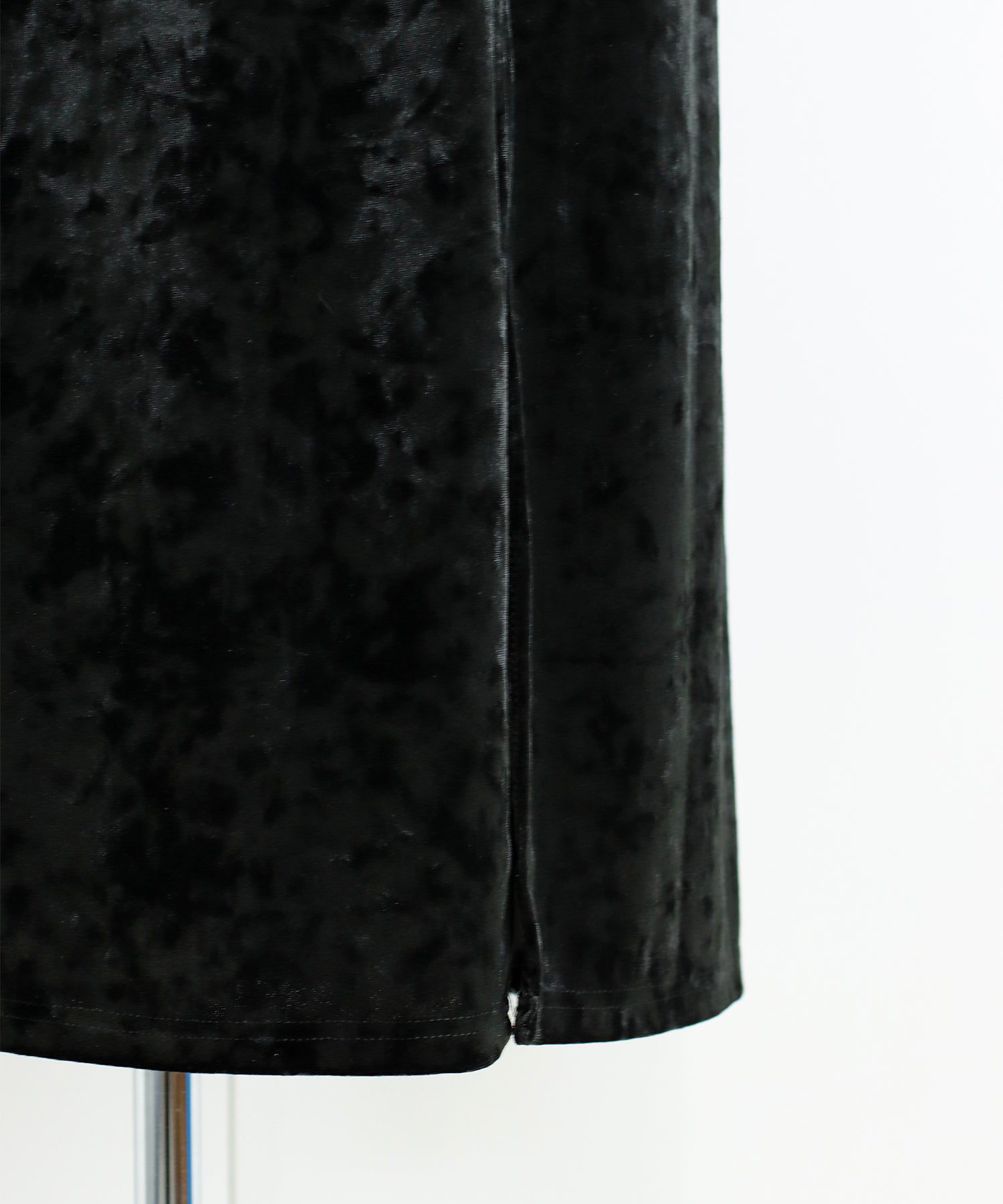 日本 BLUE EAST - 優雅絲絨感後開叉鬆緊長裙-淺摩卡