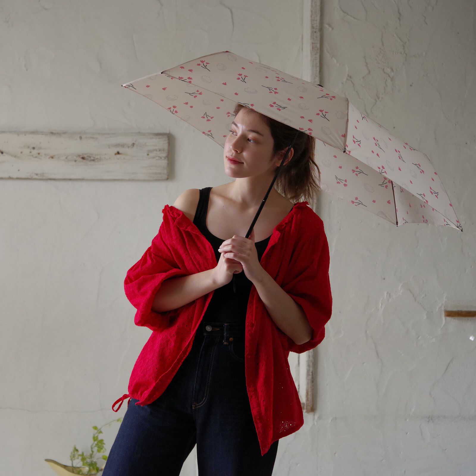 日本 nifty colors - 抗UV輕量 晴雨兩用折疊傘-鬱金花束-深藍 (直徑98cm/130g)-92.00%