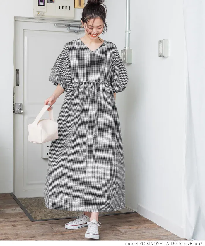 日本 COCA - V領收腰五分泡泡袖洋裝-格紋-黑