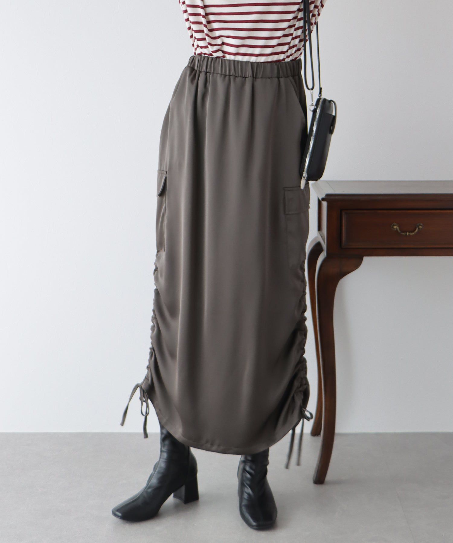 日本 BLUE EAST - 帥氣側抽繩工裝裙-深灰