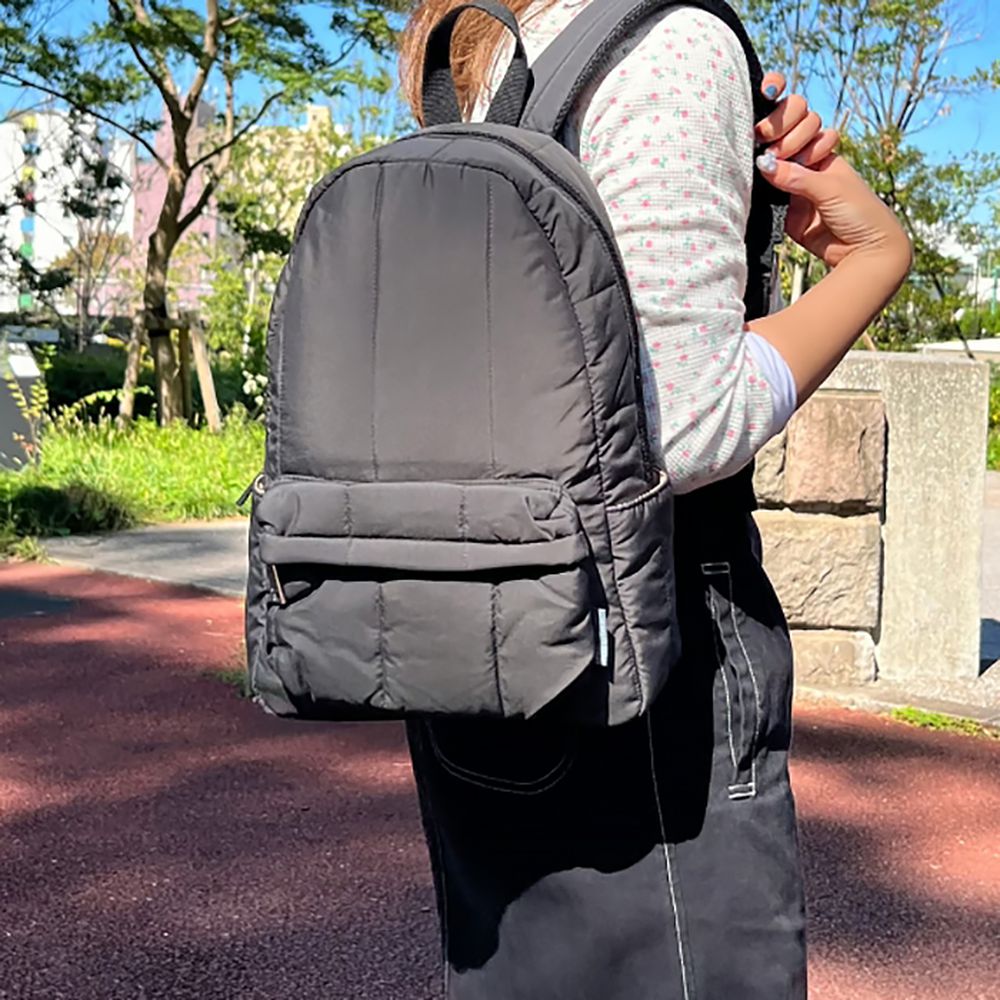 JOUET 空氣感縫衍超輕後背包-黑色