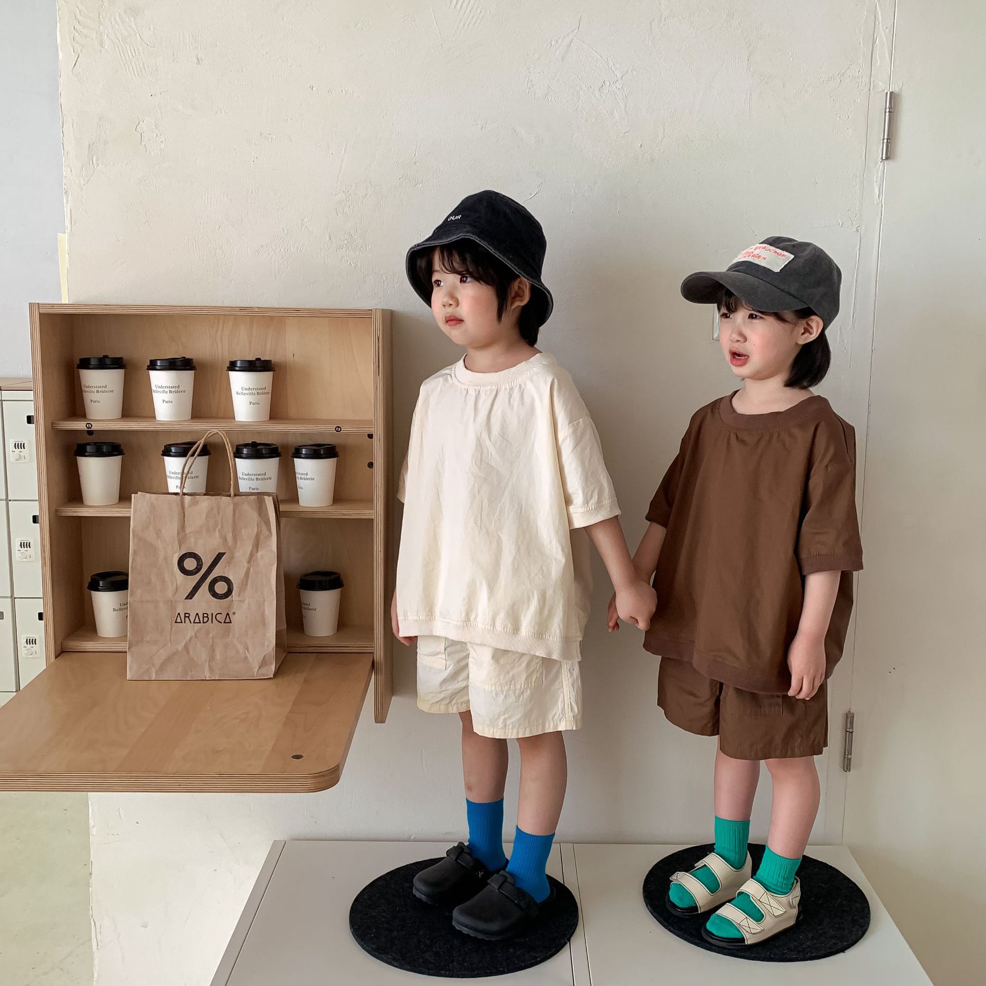 質感素色圓領口袋套裝-咖啡色