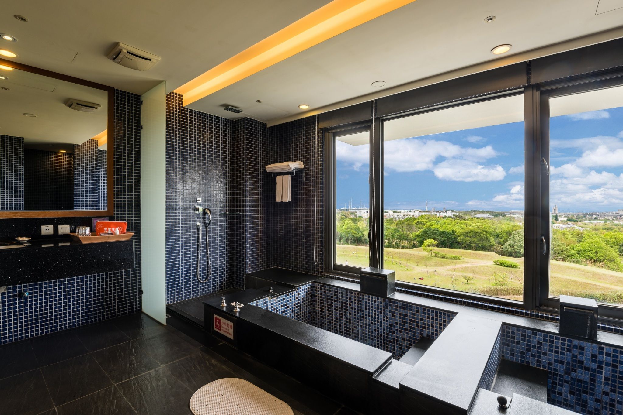 #線上旅展3.4折【南方莊園渡假飯店】平日升等家庭房